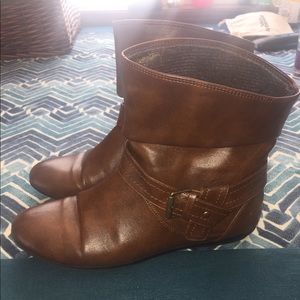 Short brown boots